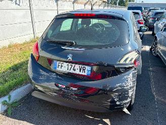 Peugeot 208  picture 5