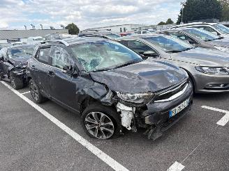 damaged passenger cars Kia Stonic  2019/7