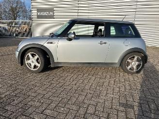 Mini One 1.6 16V One Hatchback  Benzine 1.598cc 66kW (90pk) FWD picture 14