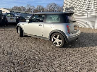 Mini One 1.6 16V One Hatchback  Benzine 1.598cc 66kW (90pk) FWD picture 15