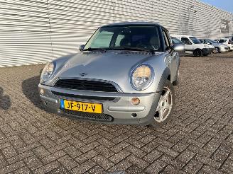 Mini One 1.6 16V One Hatchback  Benzine 1.598cc 66kW (90pk) FWD picture 4