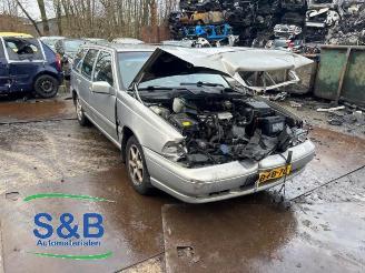 uszkodzony samochody osobowe Volvo V-70 V70 (GW/LW/LZ), Combi, 1997 / 2002 2.5 10V 1999/7