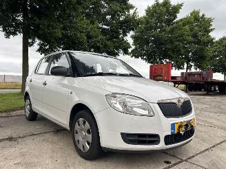 Damaged car Skoda Fabia 1.2i Hatchback 4Dr Benzine 1.198cc 44kW (60pk) FWD 2009-03/2011-10  CHFA 2010/2