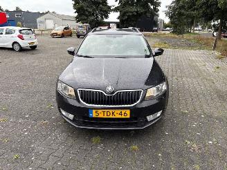 damaged passenger cars Skoda Octavia Octavia Combi (5EAC) Combi 5-drs 2012 / 2020 2014/4