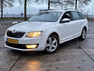 Schadeauto Skoda Octavia 1.6 TDI Greenline 16V Combi/o 4Dr Diesel 1.598cc 81kW (110pk) FWD 2013-05/2020-07  CRKB 2014/10