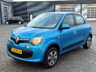 uszkodzony samochody osobowe Renault Twingo 1.0 SCe 70 12V Hatchback 4Dr Benzine 999cc 52kW (71pk) RWD 2014-09 (AHB0; AHB1; AHB3; AHB4; AH0BE2M7) H4D400; H4DA4 2015/1