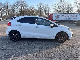 Kia Rio 1.2 CVVT 16V Hatchback  Benzine 1.248cc 63kW (86pk) FWD 2011-09/2017-12 (UBA5P3; UBA5P4; UBA5P7; UBA5P8; UBF5P3; UBF5P4; UBF5P7; UBF5P8) G4LA5 picture 14