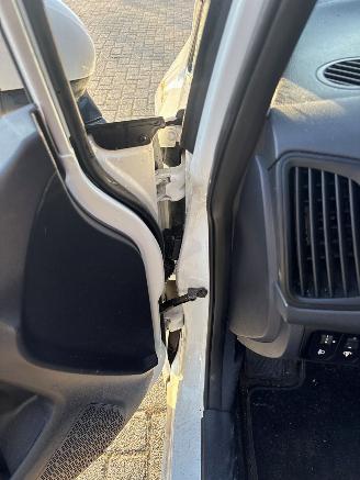 Kia Rio 1.2 CVVT 16V Hatchback  Benzine 1.248cc 63kW (86pk) FWD 2011-09/2017-12 (UBA5P3; UBA5P4; UBA5P7; UBA5P8; UBF5P3; UBF5P4; UBF5P7; UBF5P8) G4LA5 picture 19