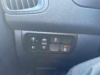 Kia Rio 1.2 CVVT 16V Hatchback  Benzine 1.248cc 63kW (86pk) FWD 2011-09/2017-12 (UBA5P3; UBA5P4; UBA5P7; UBA5P8; UBF5P3; UBF5P4; UBF5P7; UBF5P8) G4LA5 picture 33