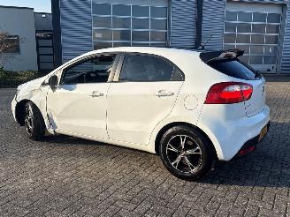 Kia Rio 1.2 CVVT 16V Hatchback  Benzine 1.248cc 63kW (86pk) FWD 2011-09/2017-12 (UBA5P3; UBA5P4; UBA5P7; UBA5P8; UBF5P3; UBF5P4; UBF5P7; UBF5P8) G4LA5 picture 8