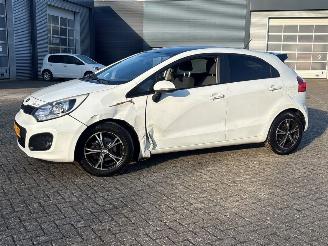 Kia Rio 1.2 CVVT 16V Hatchback  Benzine 1.248cc 63kW (86pk) FWD 2011-09/2017-12 (UBA5P3; UBA5P4; UBA5P7; UBA5P8; UBF5P3; UBF5P4; UBF5P7; UBF5P8) G4LA5 picture 3