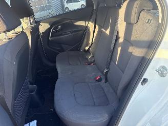 Kia Rio 1.2 CVVT 16V Hatchback  Benzine 1.248cc 63kW (86pk) FWD 2011-09/2017-12 (UBA5P3; UBA5P4; UBA5P7; UBA5P8; UBF5P3; UBF5P4; UBF5P7; UBF5P8) G4LA5 picture 27