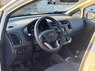 Kia Rio 1.2 CVVT 16V Hatchback  Benzine 1.248cc 63kW (86pk) FWD 2011-09/2017-12 (UBA5P3; UBA5P4; UBA5P7; UBA5P8; UBF5P3; UBF5P4; UBF5P7; UBF5P8) G4LA5 picture 20
