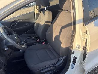 Kia Rio 1.2 CVVT 16V Hatchback  Benzine 1.248cc 63kW (86pk) FWD 2011-09/2017-12 (UBA5P3; UBA5P4; UBA5P7; UBA5P8; UBF5P3; UBF5P4; UBF5P7; UBF5P8) G4LA5 picture 22