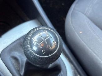 Kia Rio 1.2 CVVT 16V Hatchback  Benzine 1.248cc 63kW (86pk) FWD 2011-09/2017-12 (UBA5P3; UBA5P4; UBA5P7; UBA5P8; UBF5P3; UBF5P4; UBF5P7; UBF5P8) G4LA5 picture 32