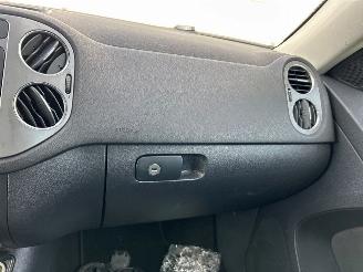 Volkswagen Tiguan 1.4 TSI 16V SUV  Benzine 1.390cc 110kW (150pk) FWD 2008-03/2011-05 (5N1) CAVA picture 21