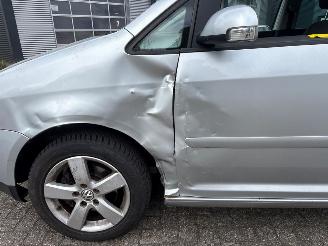 Volkswagen Touran 2.0 FSI 16V MPV  Benzine 1.984cc 110kW (150pk) FWD 2004-05/2005-11 (1T1) BLX picture 14