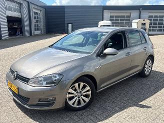 skadebil auto Volkswagen Golf 1.6 TDI BlueMotion 16V Hatchback  Diesel 1.598cc 81kW (110pk) FWD 2013-01/2017-03  CRKB 2013/10
