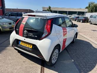 Toyota Aygo 1.0 12V VVT-i Hatchback  Benzine 998cc 53kW (72pk) FWD 2018-03 (KGB40) 1KRFE picture 14