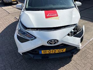 Toyota Aygo 1.0 12V VVT-i Hatchback  Benzine 998cc 53kW (72pk) FWD 2018-03 (KGB40) 1KRFE picture 4
