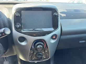 Toyota Aygo 1.0 12V VVT-i Hatchback  Benzine 998cc 53kW (72pk) FWD 2018-03 (KGB40) 1KRFE picture 23
