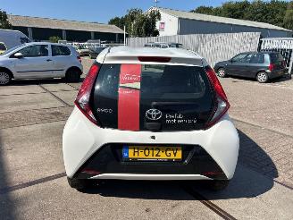 Toyota Aygo 1.0 12V VVT-i Hatchback  Benzine 998cc 53kW (72pk) FWD 2018-03 (KGB40) 1KRFE picture 13