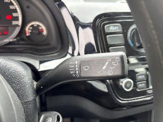 Volkswagen Up! 1.0 12V 60 Hatchback  Benzine 999cc 44kW (60pk) FWD 2011-08/2020-08  CHYA picture 16