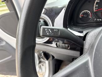 Volkswagen Up! 1.0 12V 60 Hatchback  Benzine 999cc 44kW (60pk) FWD 2011-08/2020-08  CHYA picture 15