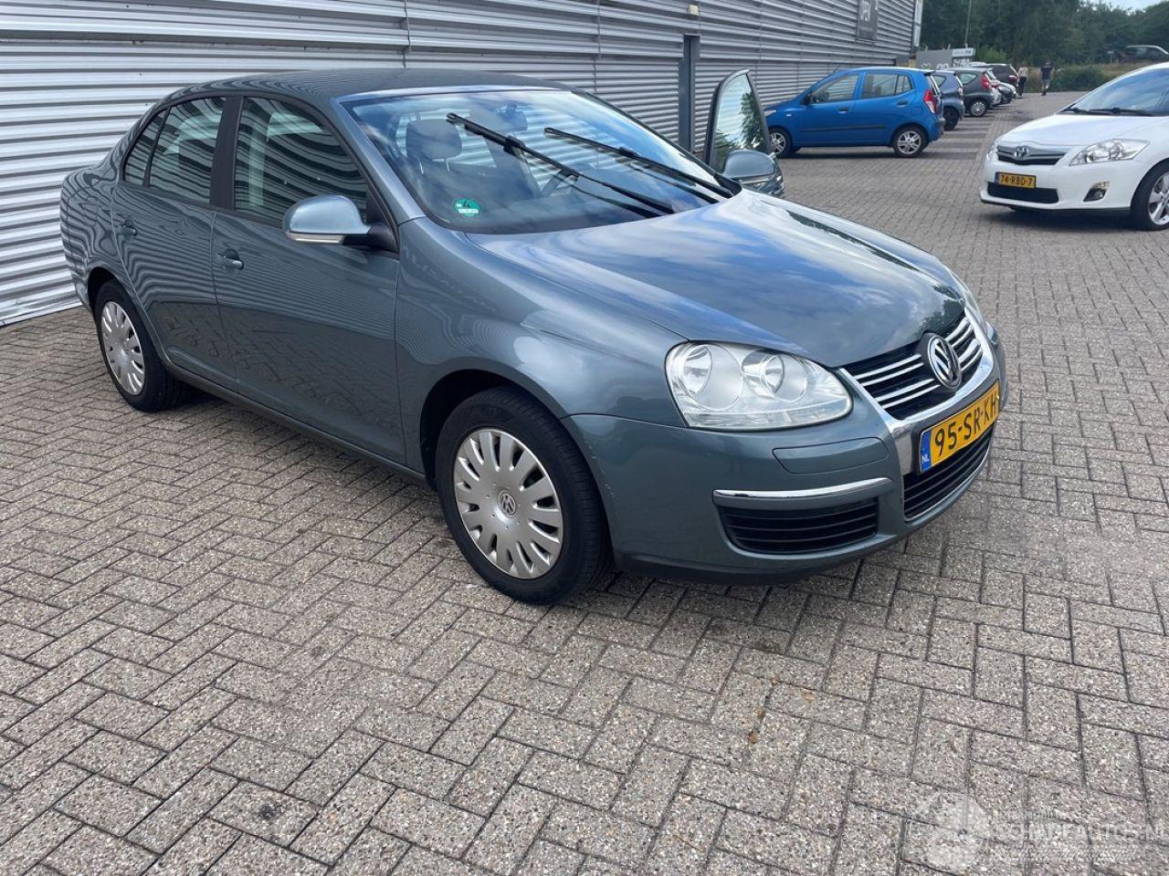 Volkswagen Jetta 1.6 Sedan 4Dr Benzine 1.595cc 75kW (102pk) FWD