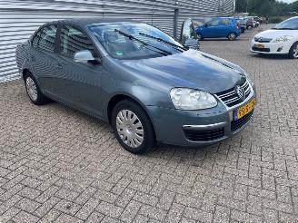 Damaged car Volkswagen Jetta 1.6 Sedan 4Dr Benzine 1.595cc 75kW (102pk) FWD 2006/5