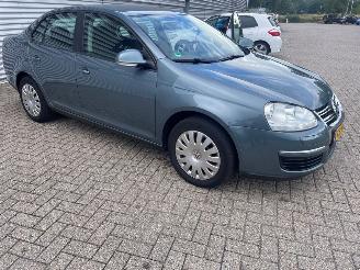 Volkswagen Jetta 1.6 Sedan 4Dr Benzine 1.595cc 75kW (102pk) FWD picture 2