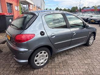 Peugeot 206 1.4 XR,XS,XT,Gentry Hatchback  Benzine 1.360cc 55kW (75pk) FWD 2005-04/2012-12 (2CKFW; 2AKFW) TU3A; KFW picture 4