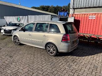 Opel Zafira 1.9 CDTI MPV  Diesel 1.910cc 88kW (120pk) RWD 2005-07/2015-04 (M75) Z19DT; EURO4 picture 2