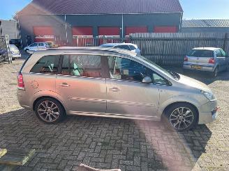 Opel Zafira 1.9 CDTI MPV  Diesel 1.910cc 88kW (120pk) RWD 2005-07/2015-04 (M75) Z19DT; EURO4 picture 9