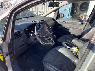 Opel Zafira 1.9 CDTI MPV  Diesel 1.910cc 88kW (120pk) RWD 2005-07/2015-04 (M75) Z19DT; EURO4 picture 5