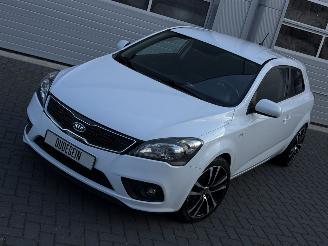 Kia Cee d Pro Cee\'d 1.4 CVVT Seven picture 2