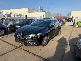 damaged passenger cars Renault Mégane IV GrandTour GT-LINE Bose Edition Automaat 2017/3