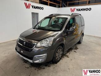 Vaurioauto  passenger cars Peugeot Partner TEPEE 2018/6