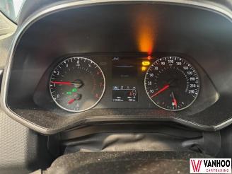 Renault Clio  picture 16