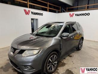 Vaurioauto  passenger cars Nissan X-Trail  2018/10