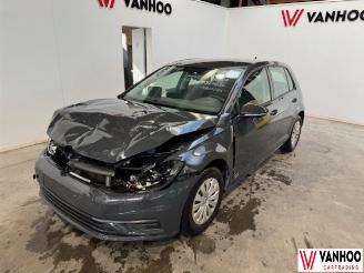uszkodzony samochody osobowe Volkswagen Golf  2018/2