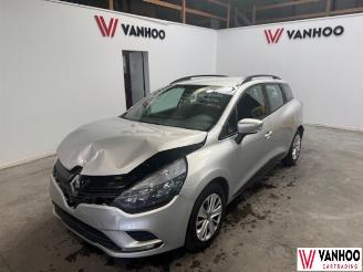 damaged passenger cars Renault Clio  2019/4