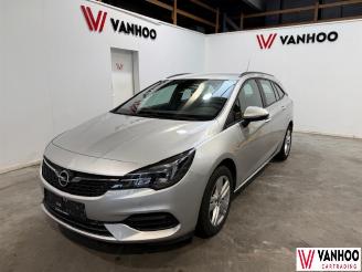 krockskadad bil auto Opel Astra  2021/2