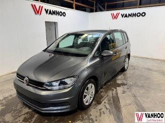 damaged passenger cars Volkswagen Touran  2020/5
