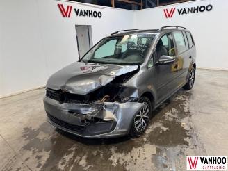 damaged passenger cars Volkswagen Touran  2013/5