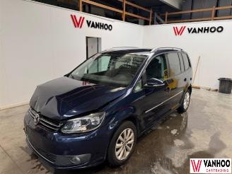 Vaurioauto  passenger cars Volkswagen Touran  2014/5
