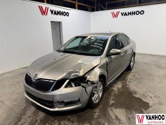 damaged passenger cars Skoda Octavia  2017/10