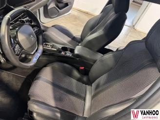 Peugeot 208  picture 15