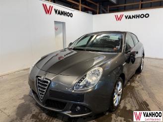 uszkodzony samochody osobowe Alfa Romeo Giulietta  2013/8