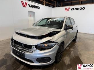krockskadad bil auto Fiat Tipo  2020/7
